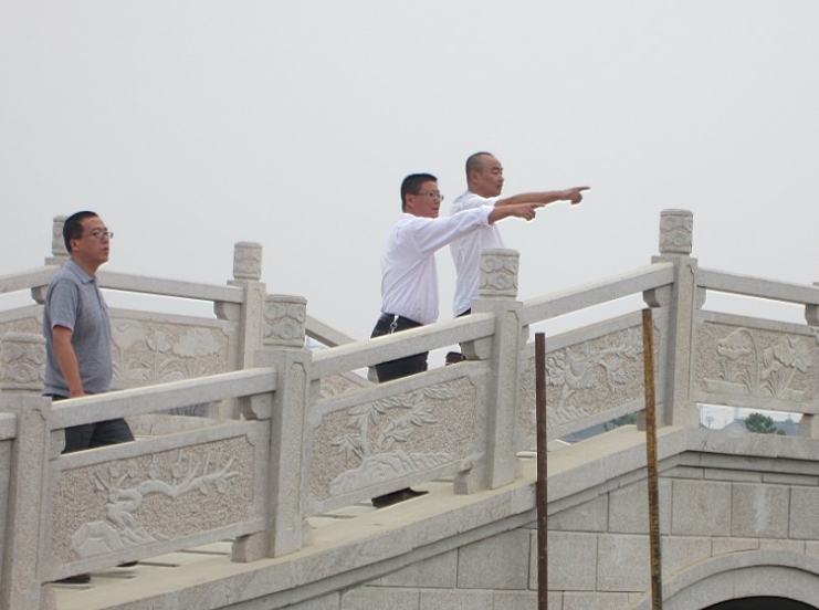 國慶期間公司領導視察工地